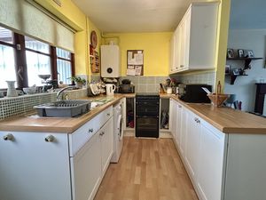 Kitchen- click for photo gallery